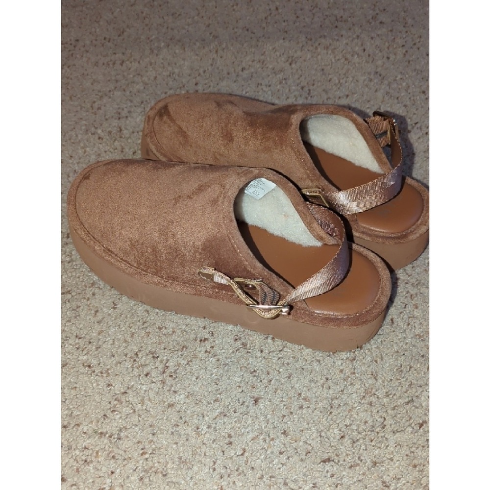 Madden NYC Faux Suede Platform Slip-On Shoes Sherpa Lined Tan Cozy Casual - Picture 5 of 8